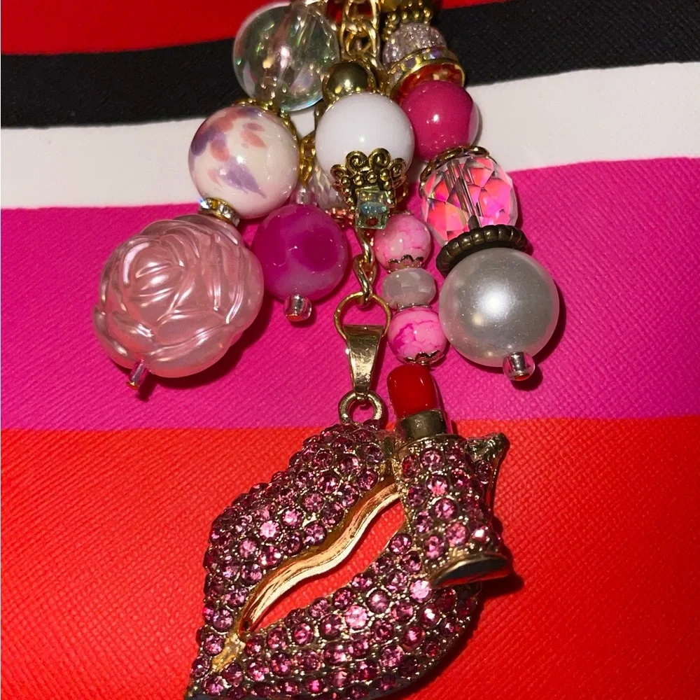 SOLD ‼️ Handbag Jewelry NEW Lips Lipstick Bag Charm Beads Keychain Flower Bag - Picture 11 of 15
